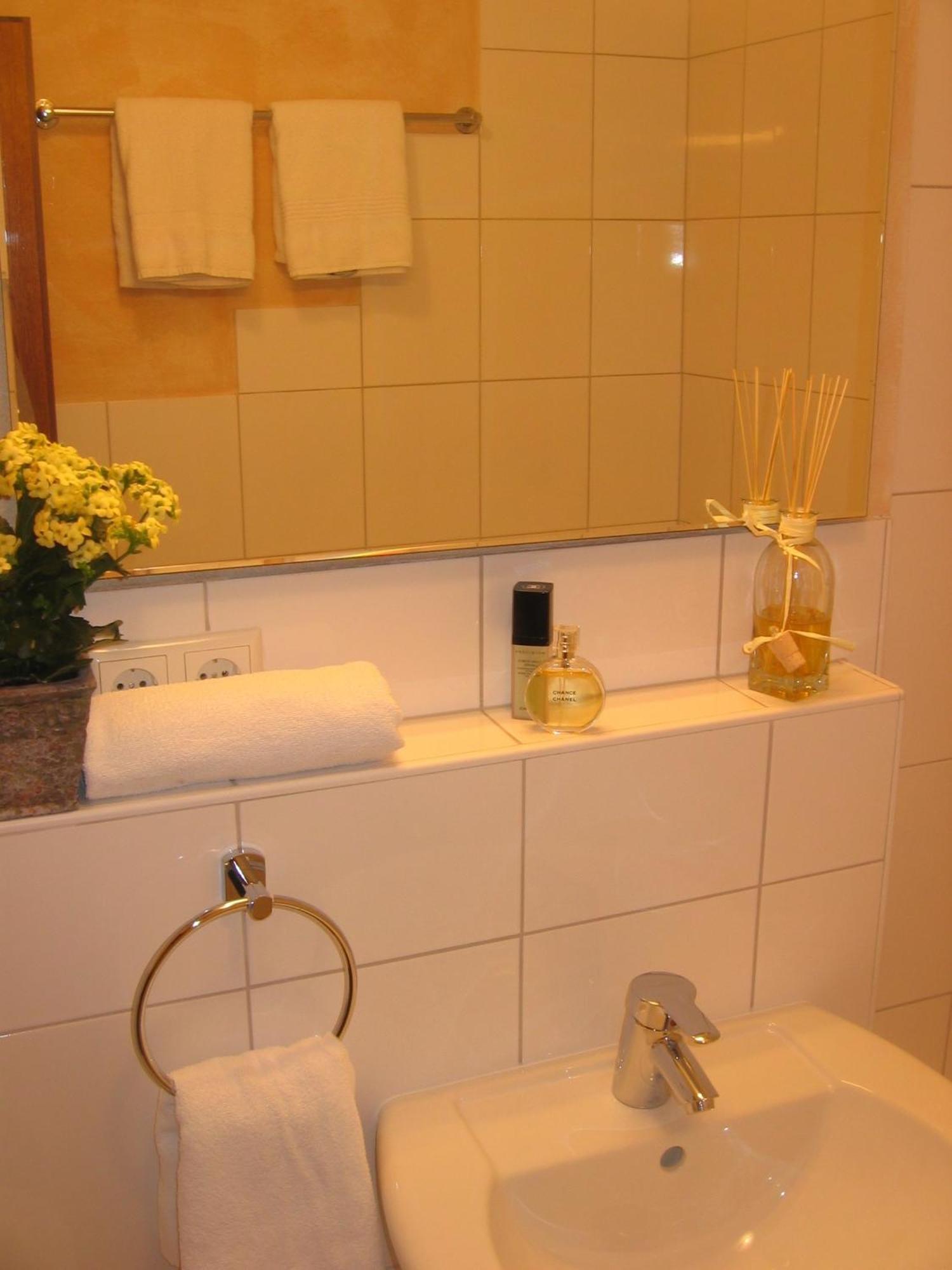 Hotel Gasthof Roessle Stetten am Kalten Markt Quarto foto